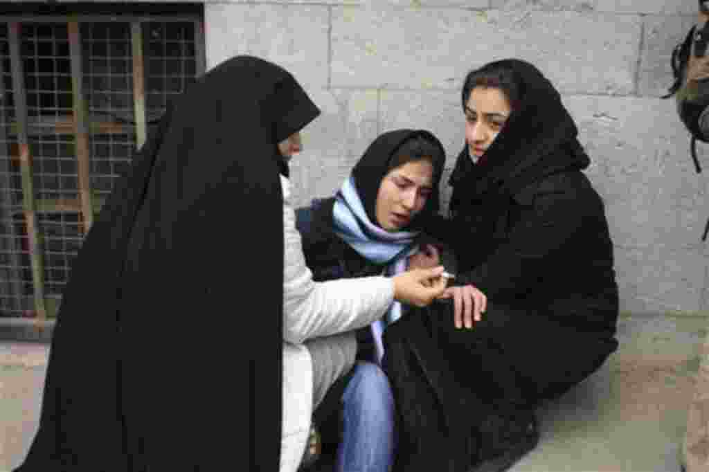Iranian students help each other during a protest. (file)