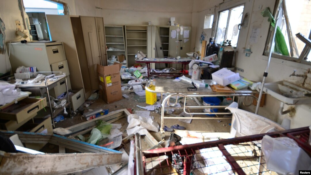 Rumah Sakit yang dikelola "Medecins Sans Frontieres" (MSF) di distrik Abs, provinsi Hajja, Yaman hancur pasca serangan bom Saudi Arabia (16/8). 