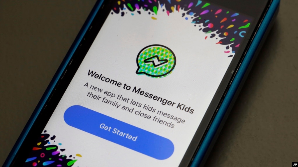 Messenger Kids en la pantalla de un teléfono celular. 