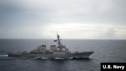 美国海军迪凯特号驱逐舰2016年10月13日在南中国海巡航 （美国海军照片）