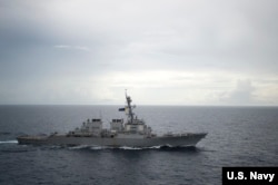 美国海军迪凯特号驱逐舰2016年10月13日在南中国海巡航 （美国海军照片）