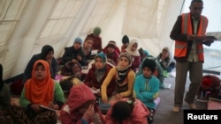 REUTERS Iraqi children tent school