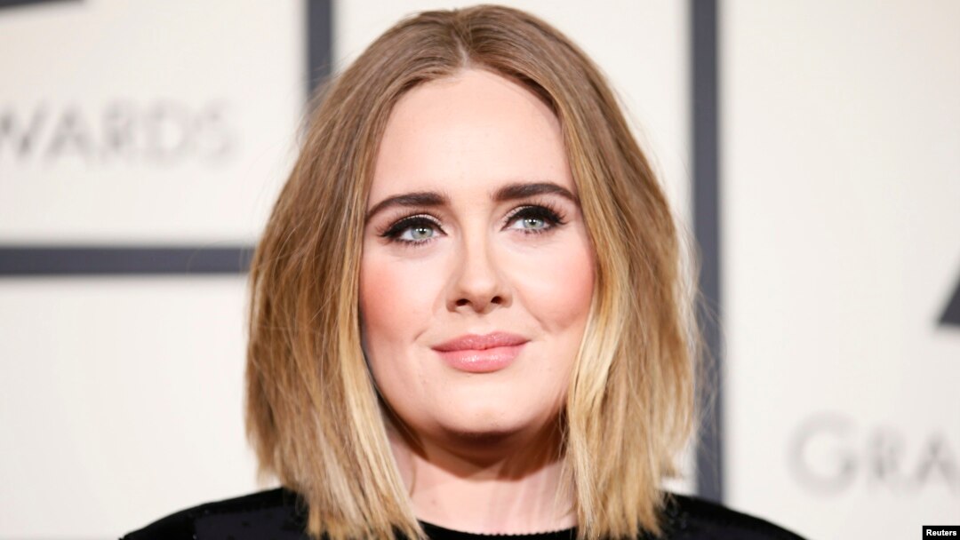 Singer Adele arrives at the 58th Grammy Awards in Los Angeles, California, Feb. 15, 2016. 