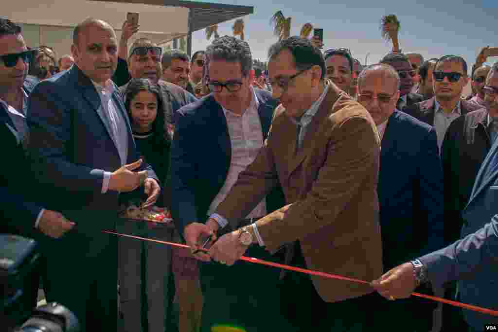 The Egyptian prime minister Mostafa Madbouly along with Minister of Tourism and Antiquities Khaled El-Anany, inaugurate the first antiquities museum in the Red Sea Governorate. (Hamada Elrasam/VOA) 