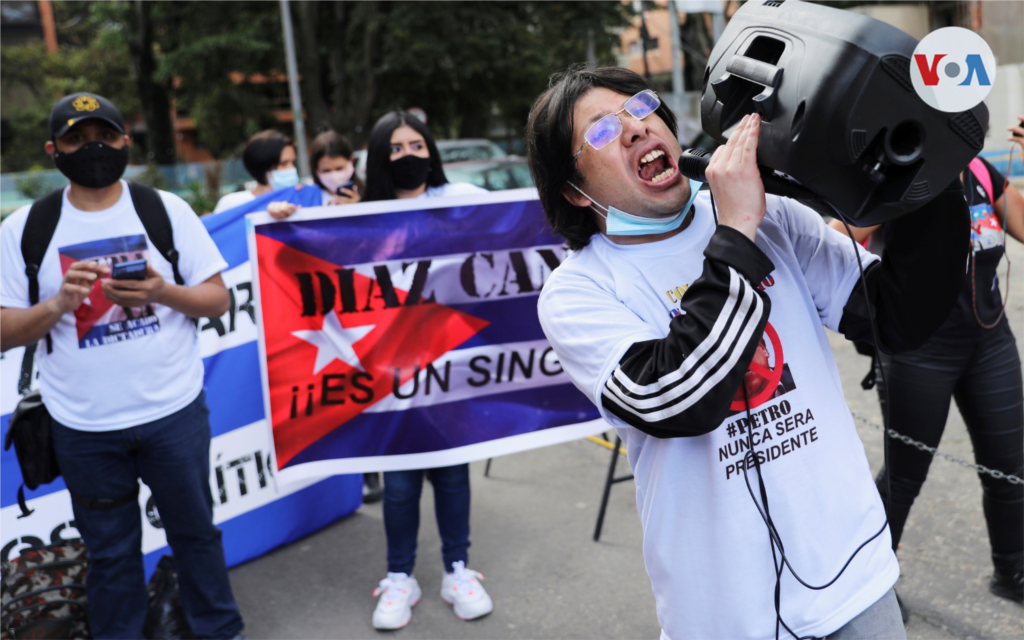 Miembros de la comunidad cubana protestan desde Bogotá, Colombia. Noviembre 15 de 2021. Foto: Reuters