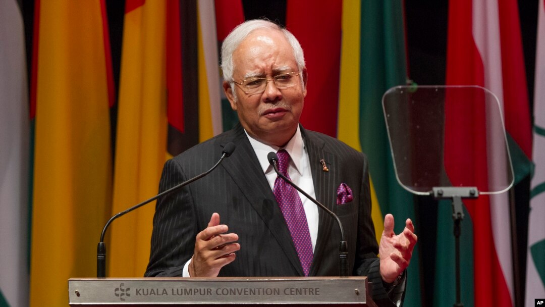 Perdana Menteri Malaysia Najib Razak saat membuka pertemuan Organisasi Kerjasama Negara-negara Islam di Kuala Lumpur, Malaysia, 19 Januari 2017. (AP Photo/Lim Huey Teng)