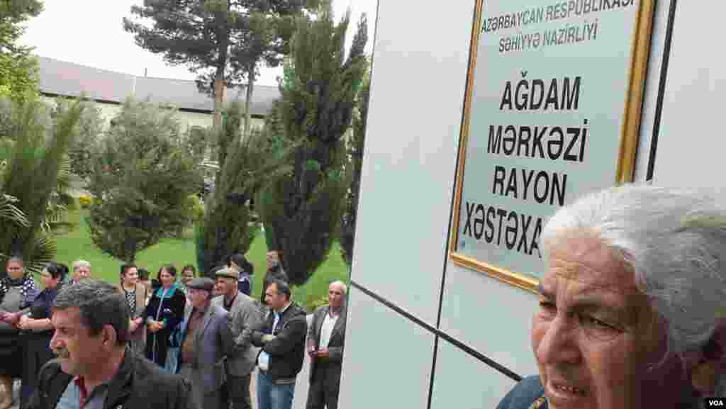 Ağdam xəstəxanasının qarşısı