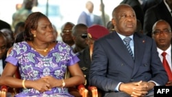 Le président ivoirien Laurent Gbagbo et son épouse Simone lors d'une cérémonie, le 4 février 2011 à Abidjan, en hommage aux membres des forces armées qui ont perdu la vie lors des violences post-électorales