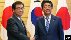 서훈 한국 국가정보원장이 10일 아베 신조 일본 총리를 만나, 최근 한국 정부 특사단의 방북 결과를 설명했다.