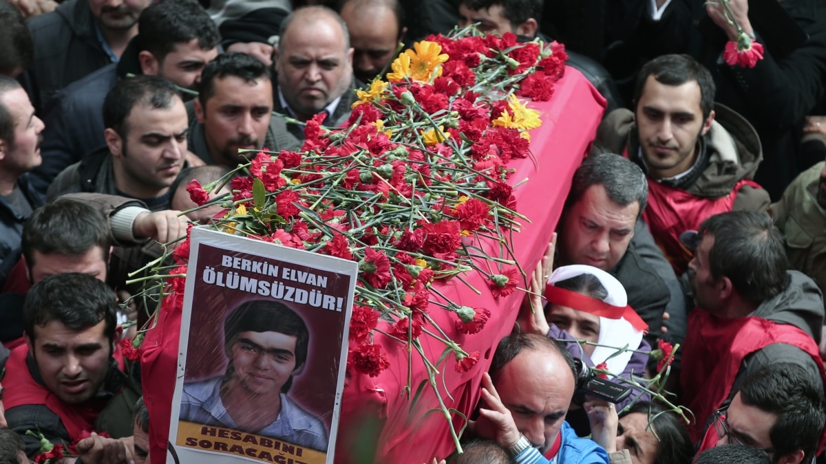 Thousands March in Turkish Teen's Funeral