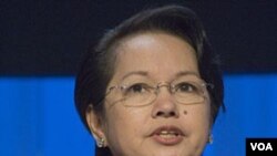 Mantan Presiden Filipina yang kini anggota DPR, Gloria Arroyo menentang impeachment.