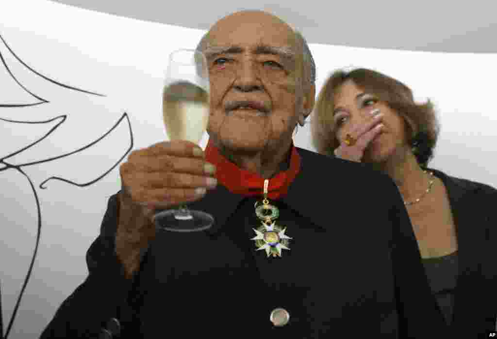 Oscar Niemeyer, uno de los fundadores de la arquitectura moderna, falleció el 5 de diciembre en Rio de Janeiro a la edad de 104 años.