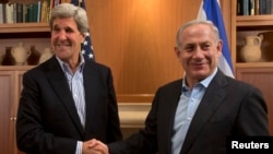 美國國務卿克里(左)和以色列總理內塔尼亞胡6月27日在耶路撒冷會晤