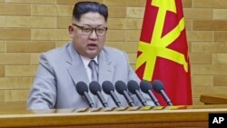 Kim usó su discurso televisado de Año Nuevo para declarar que Corea del Norte es una “potencia nuclear responsable y que ama la paz”.