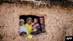 Une famille nigérienne dans le village de Dargué, dans la région de Maradi, au Niger, le 16 août 2018.