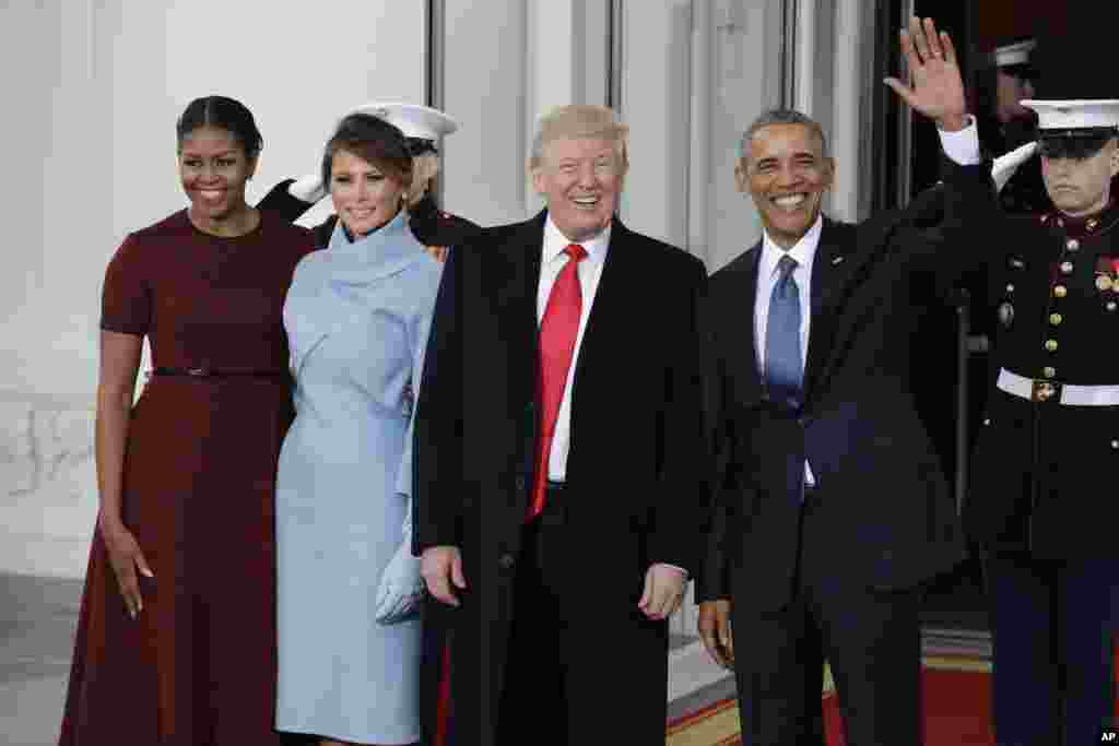 Le couple Obama et le couple Trump posent pour une photo à la Maison Blanche, Washington, 20 janvier 2017.