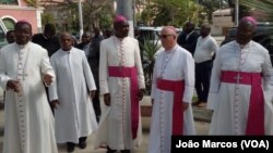 Bispos católicos, Angola