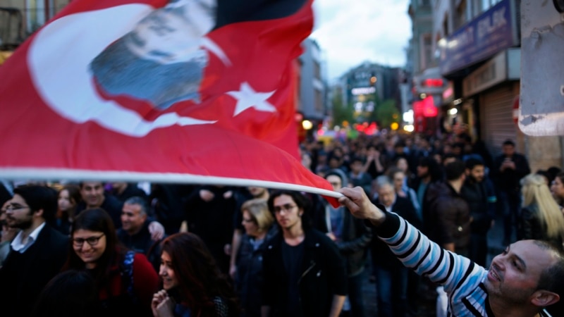 L'opposition turque va contester le référendum devant une haute cour