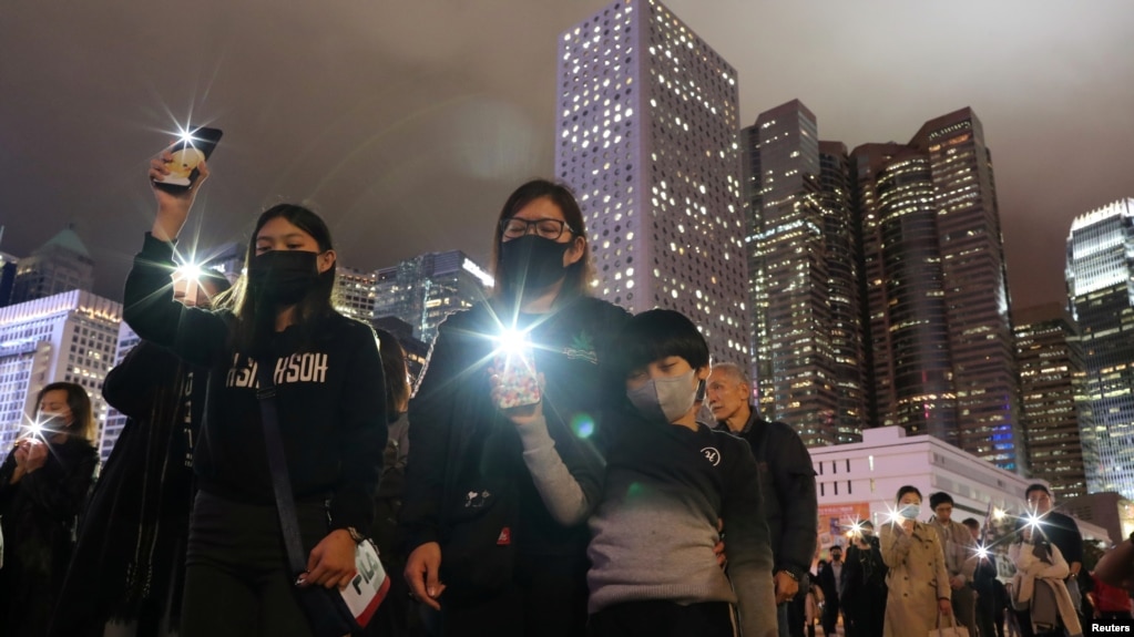 Una marcha a favor de la democracia el 1 de enero recibió permiso de la policía y comenzará desde un gran parque en la bulliciosa Causeway Bay. 
