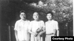 1963年夏，黄万里和儿子黄观鸿（北大毕业）看望父亲黄炎培（黄万里研究基金图片）