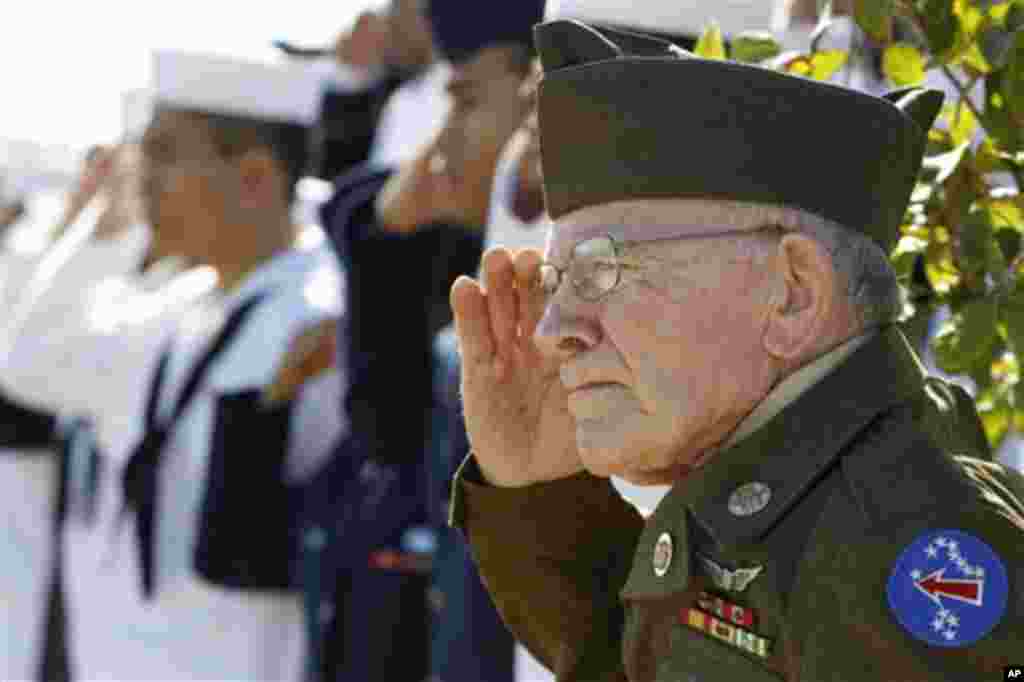 Џејмс Џерард, ветеран од Корејската војна, на церемонија по повод Денот на воените ветерани во Сан Антонио, Тексас. (AP Photo/Eric Gay)