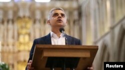 Sadiq Khan, le nouveau maire de Londres, tient un discours à la cérémonie de prestation de serment, dans la cathédrale de Southwark, Londres, Grande-Bretagne, 7 mai 2016