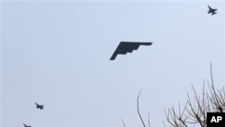 US B-2 stealth bomber flies south of Seoul, South Korea, March 28, 2013