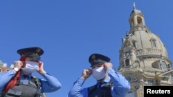 Njemački policajci nose maske, Dresden, 20. april 2020.