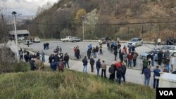 Protesta meštana Štrpca, 14. novembar 2019. (Foto: VOA)