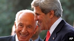 Ngoại trưởng Hoa Kỳ John Kerry và Tổng thống Israel Shimon Peres họp ở Jerusalem 23/5/13