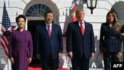 唐纳德·特朗普总统与第一夫人梅拉尼娅·特朗普在白宫接待来访的中国国家主席习近平及夫人彭丽媛。(2026年9月24日)