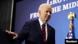 ARCHIVO - El presidente de Estados Unidos, Joe Biden, se retira después de pronunciar comentarios sobre la economía en el Brookings Institution en Washington, EEUU, el 10 de diciembre de 2024.