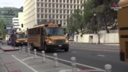 Դպրոցական ավտոբուսների վարորդները բողոքի երթ են արել՝ պահանջելով հավելյալ ֆինանսավորում դպրոցներն անվտանգ վերաբացելու համար