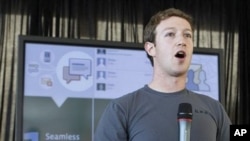 Facebook CEO Mark Zuckerberg talks about the new Facebook messaging service at an announcement in San Francisco, 15 Nov 2010