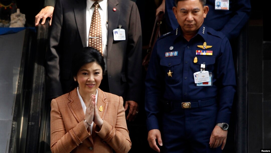 Perdana Menteri Thailand Yingluck Shinawatra setelah sebuah pertemuan pertahanan di Bangkok (4/3). 
