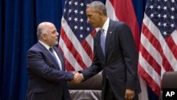 Imagem de arquivo - Haider al-Abadi à esquerda com Barack Obama