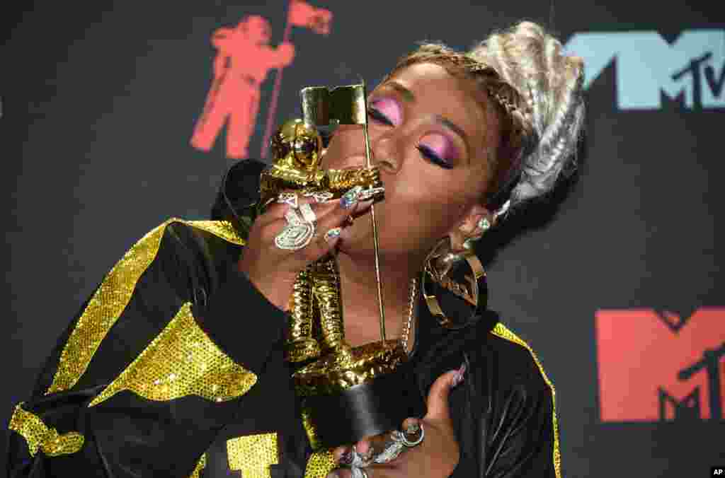 Missy Elliott poses in the press room with the Video Vanguard award at the MTV Video Music Awards at the Prudential Center in Newark, New Jersey, Aug. 26, 2019.