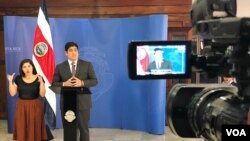 El presidente de Costa Rica, Carlos Alvarado, informa sobre medidas por COVID-19. Sábado 14 de marzo de 2020. Foto: Armando Gómez, VOA.