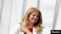 Zuzana Caputova, la nueva presidenta electa de Eslovaquia, llega a un debate televisado en Bratislava, el 31 de marzo de 2019.