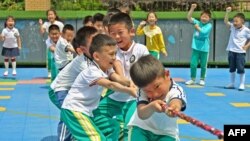 31일 중국 산둥성 옌타이의 한 유치원 어린이들.