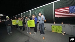 Students from San Diego's north county hold a candlelight vigil on a freeway overpass in Carlsbad, Calif., in support of the Dream Act, Nov 29, 2010 (file photo)