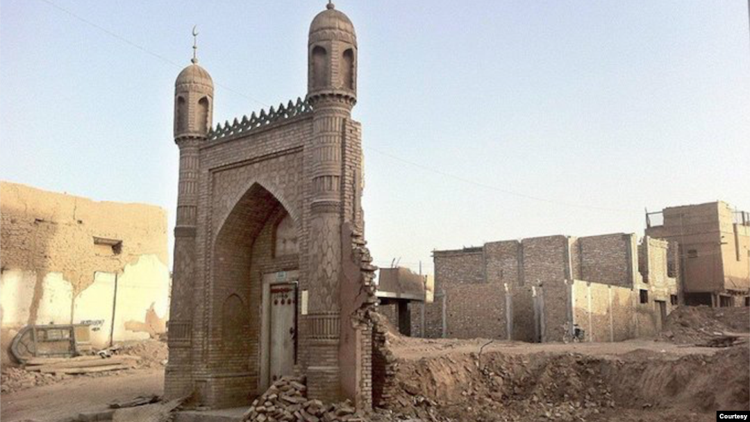 Shinjonda buzilgan masjid. Arxiv. 