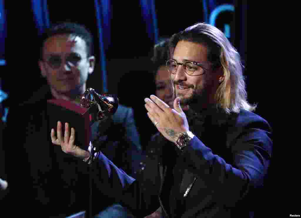 Maluma recibe el Latin Grammy en Las Vegas. Noviembre 15 de 2018.