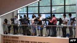 Vista de la prensa durante la segunda sesión plenaria de la Asamblea Legislativa salvadoreña en San Salvador, el 5 de mayo de 2021.