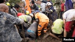 Deslizamiento en el barrio La Esneda, una de la zonas populosas de Colombia, el 8 de febrero de 2021.