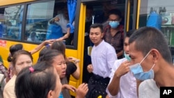 Released prisoners get off from a bus after they release from Insein Prison in Yangon, Myanmar May 3, 2023.