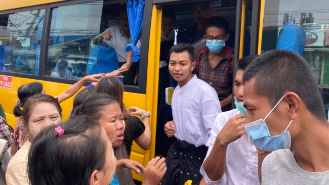 Released prisoners get off from a bus after they release from Insein Prison in Yangon, Myanmar May 3, 2023.
