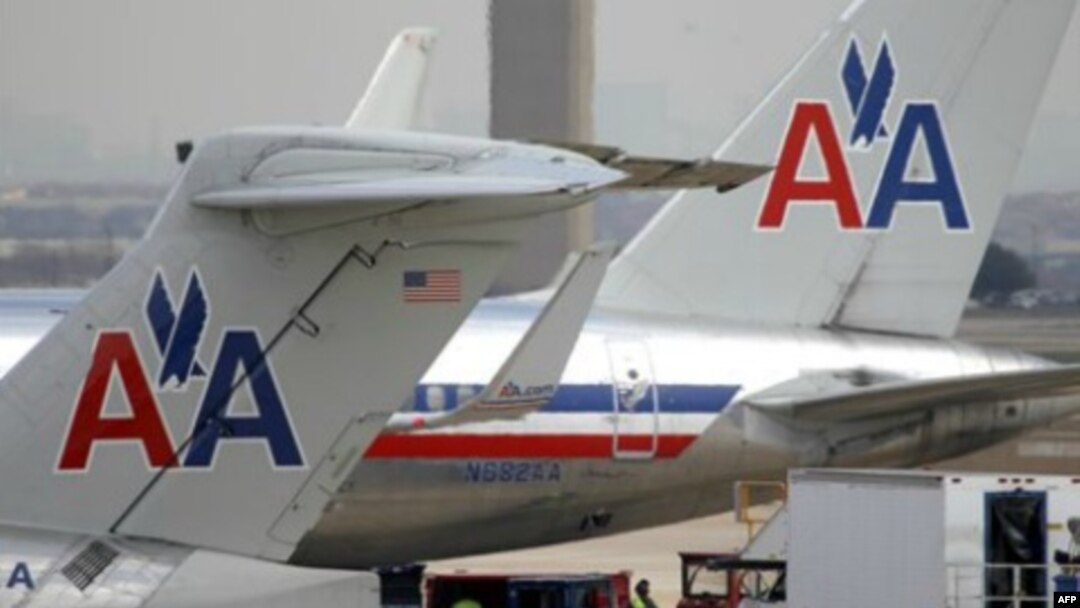 Dua armada pesawat milik maskapai penerbangan American Airlines di bandara Nasional Ronald Reagan, Washington (Foto: dok).