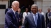 Joe Biden, Presidente dos Estados Unidos, cumprimento João Lourenço, Presidente de Angola, no Palácio Presidencial, Lunada, 3 dezembro 2024