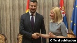 Sastanak šefice srpskog pregovaračkog tima Tanje Miščević sa crnogorskim kolegom Aleksandrom Andrijom Pejovićem u Beogradu.
